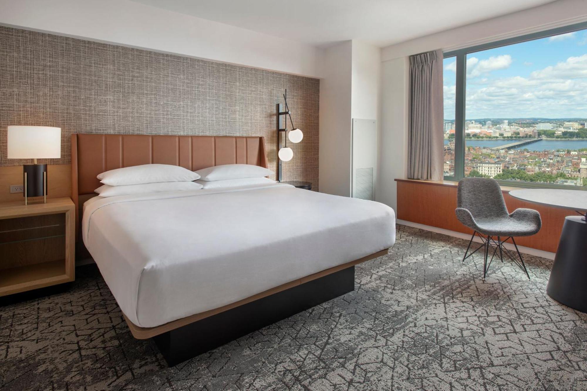 Habitación Premium adaptada para personas con discapacidad auditiva y movilidad reducida, con vistas al río y bañera adaptada - 1 cama extragrande