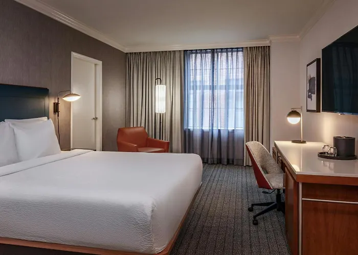 Courtyard By Marriott Downtown